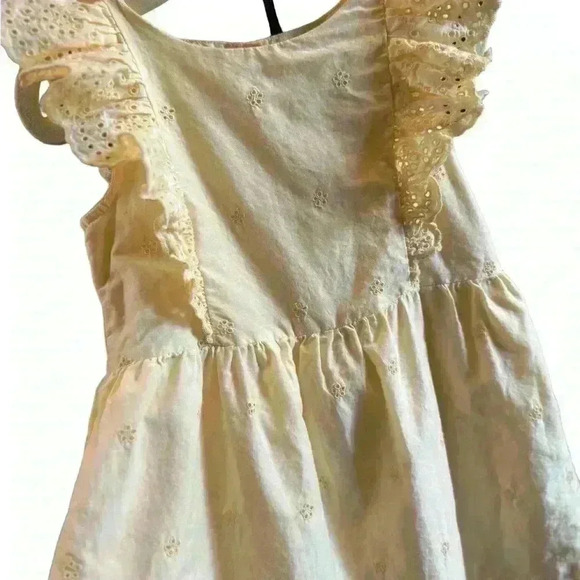 Gap - Picture 3 of 12